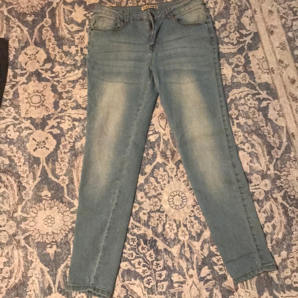 Juniors size 9 skinny jeans